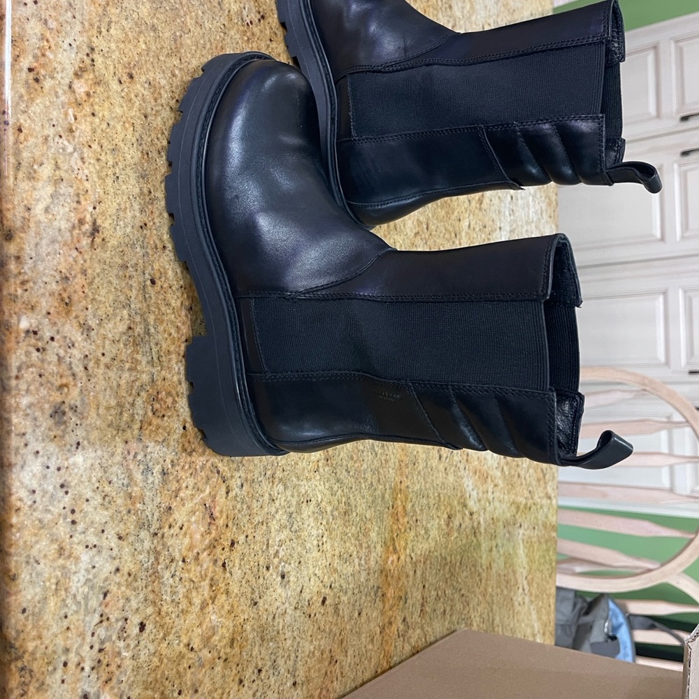 Vagabond Black Leather Chelsea Boots brand new euro size 39. US size 8.5-9 - Picture 11 of 12